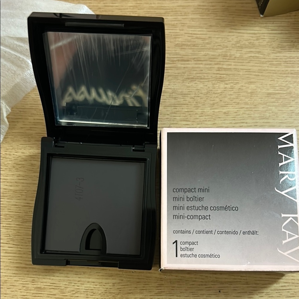 Mary Kay Compact Mini in Black